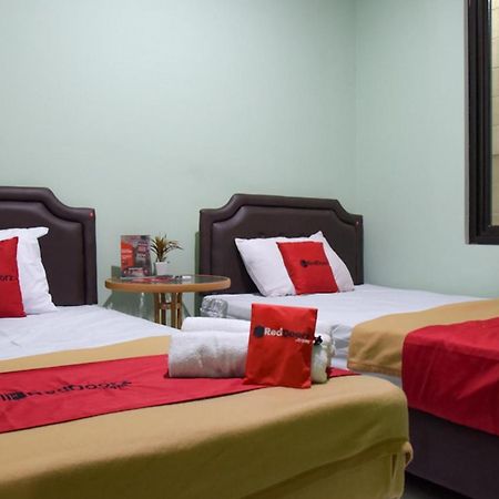 Hotel Reddoorz Syariah Near Dbl Arena 2 Surabaya Exterior foto