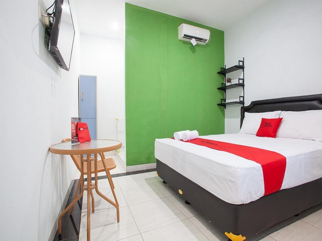 Hotel Reddoorz Syariah Near Dbl Arena 2 Surabaya Exterior foto