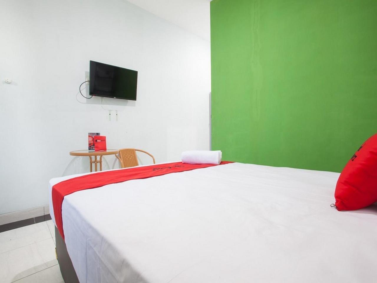 Hotel Reddoorz Syariah Near Dbl Arena 2 Surabaya Exterior foto